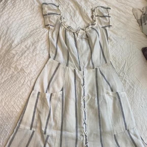 100% Linen Reformation dress - Picture 2 of 12